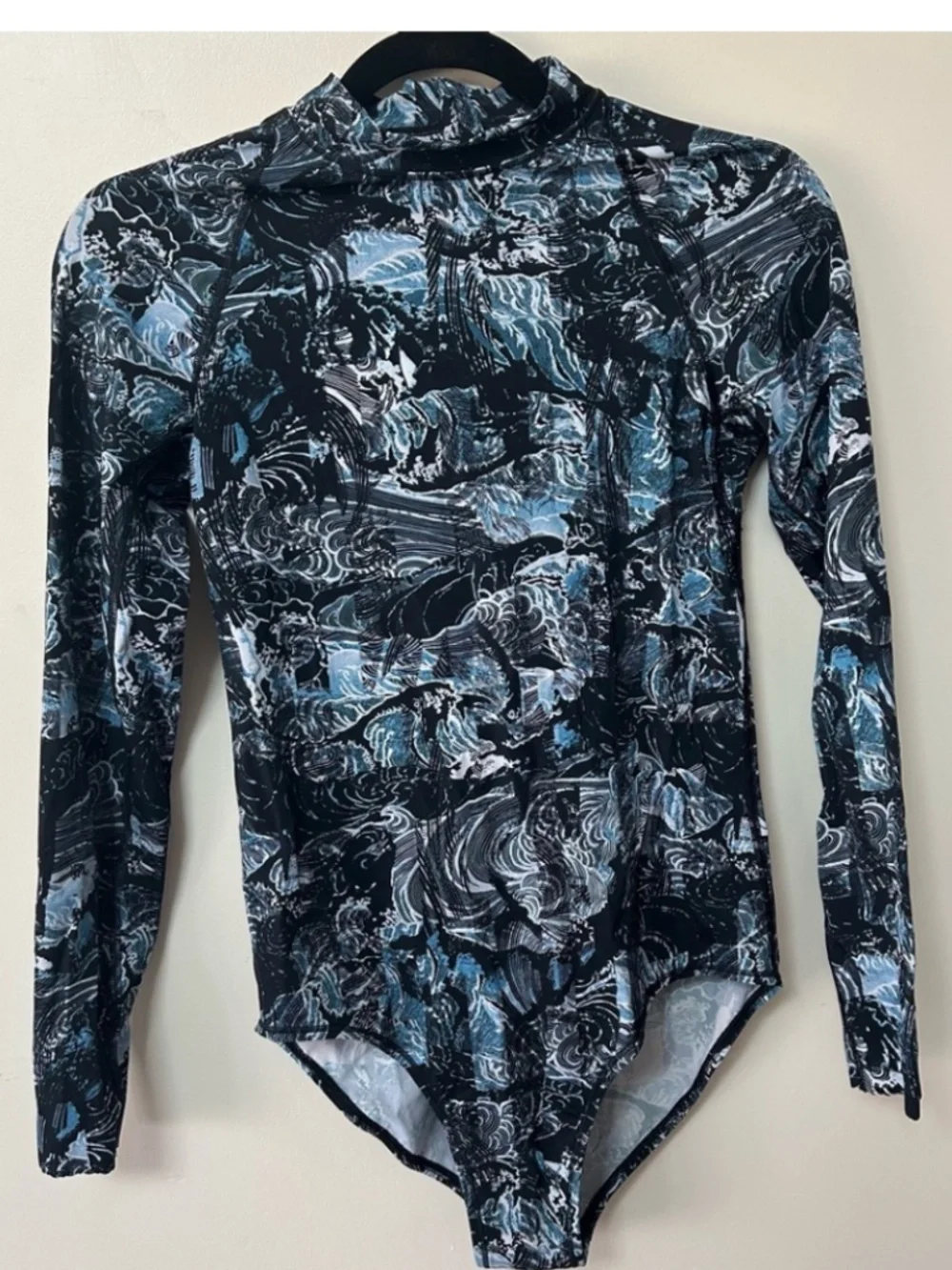 LULULEMON | Will The Wave long sleeve swim one piece suit - EUC - Size 10 - Picture 4 of 6